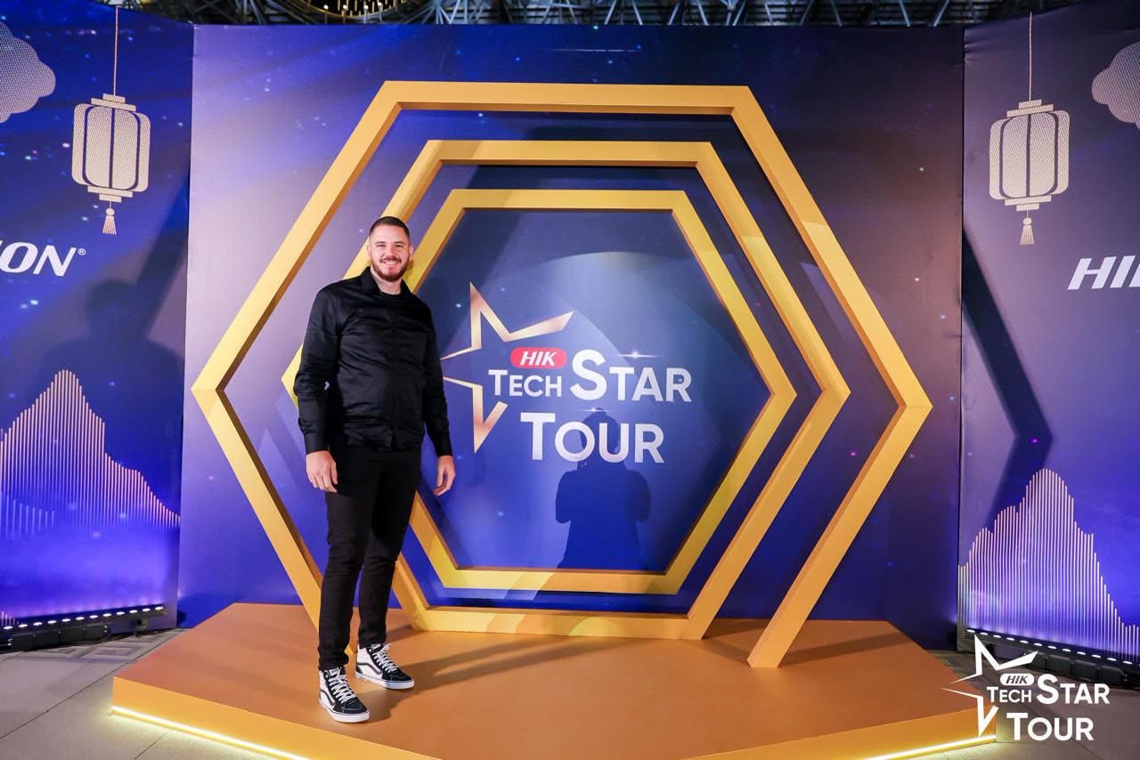 Marcus Ribeiro no palco do HikTech Star Tour