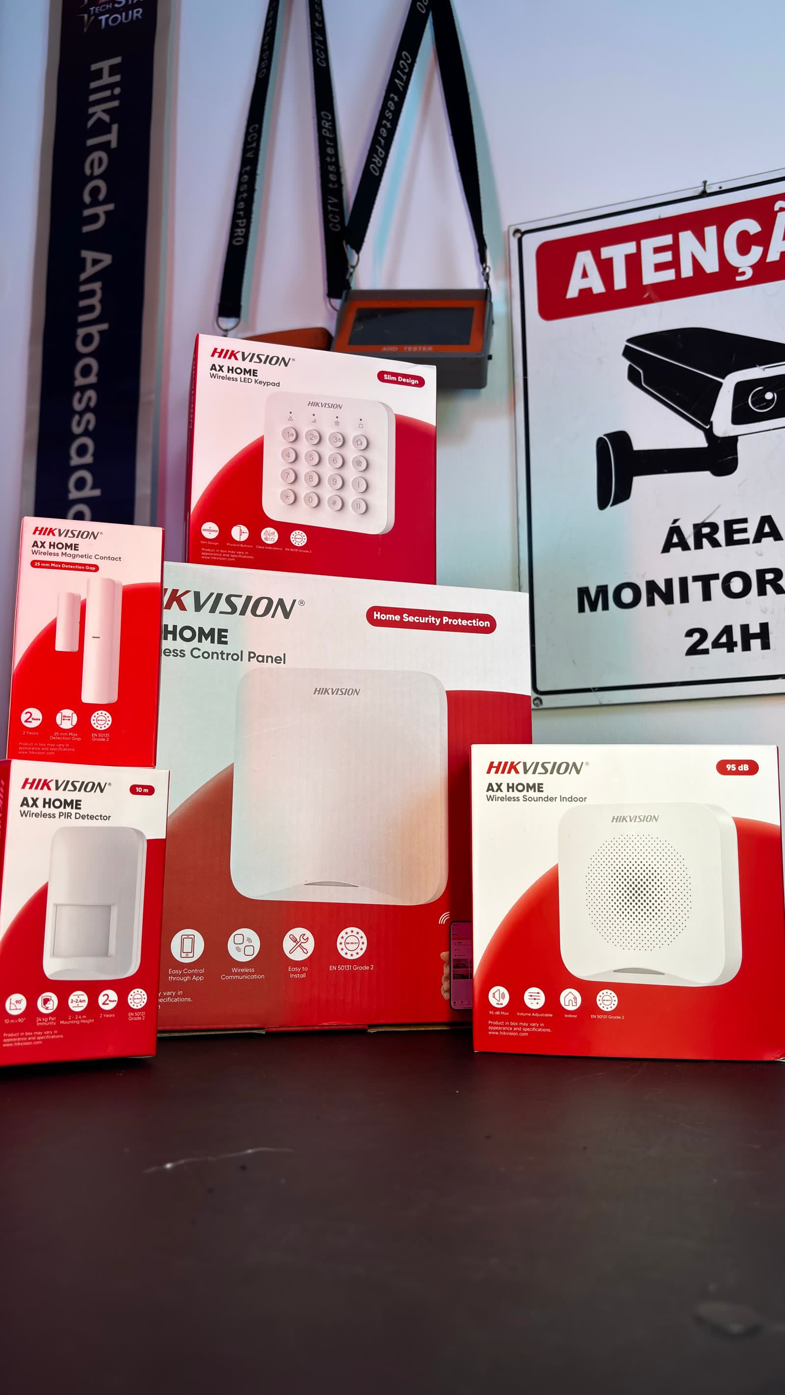 Equipamentos Hikvision e placa de área monitorada